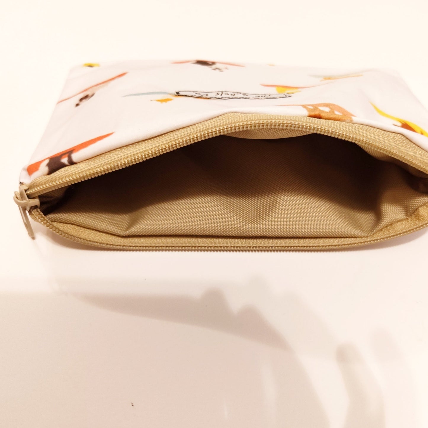 Flaw(less) Surfing Dog pouchThe Rebels Co.