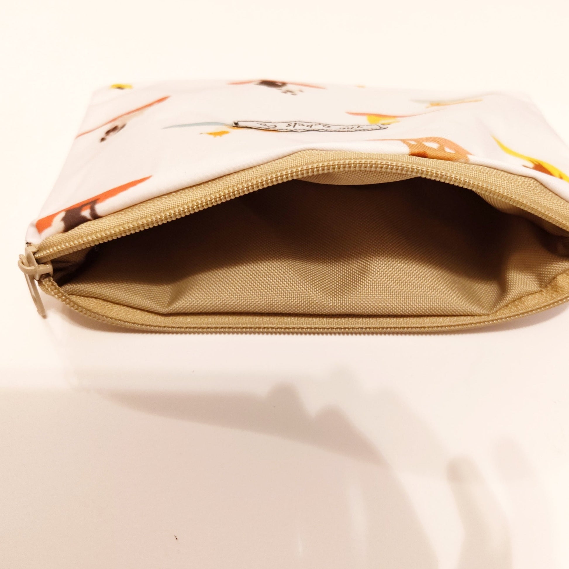 Flaw(less) Surfing Dog pouchThe Rebels Co.