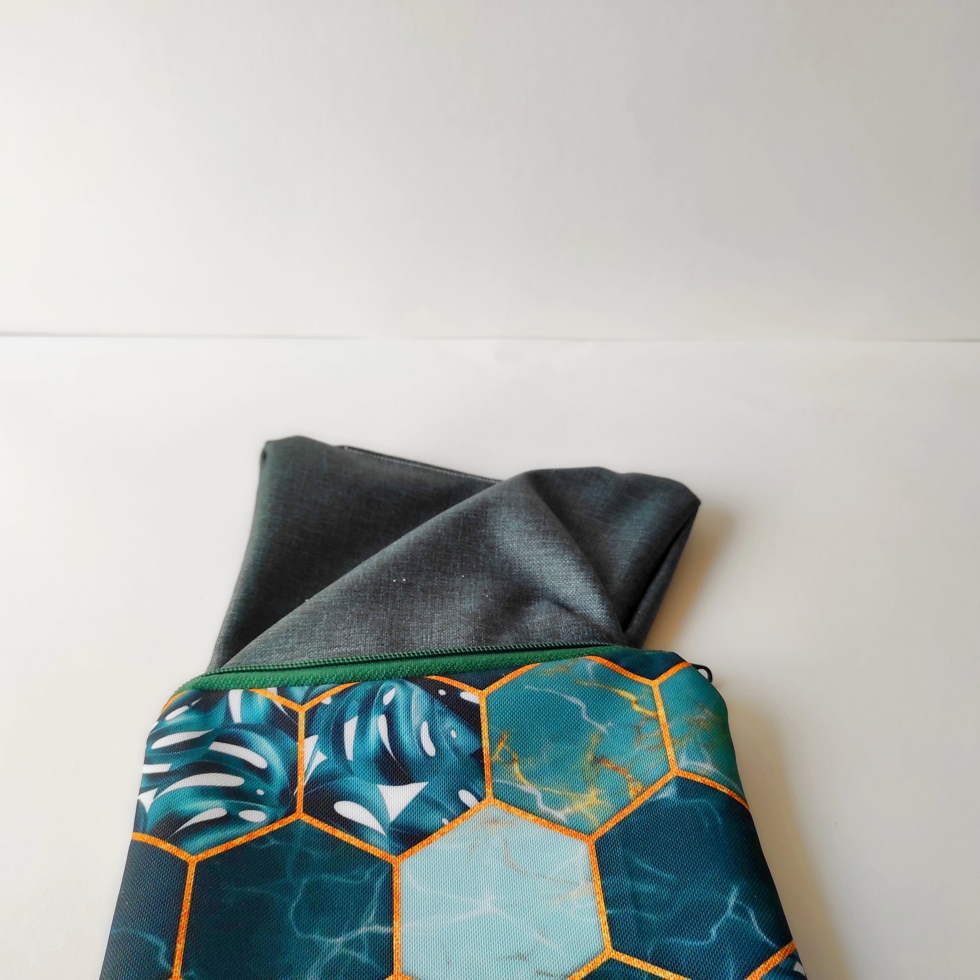 Flaw(less) Green Ocean PouchThe Rebels Co.