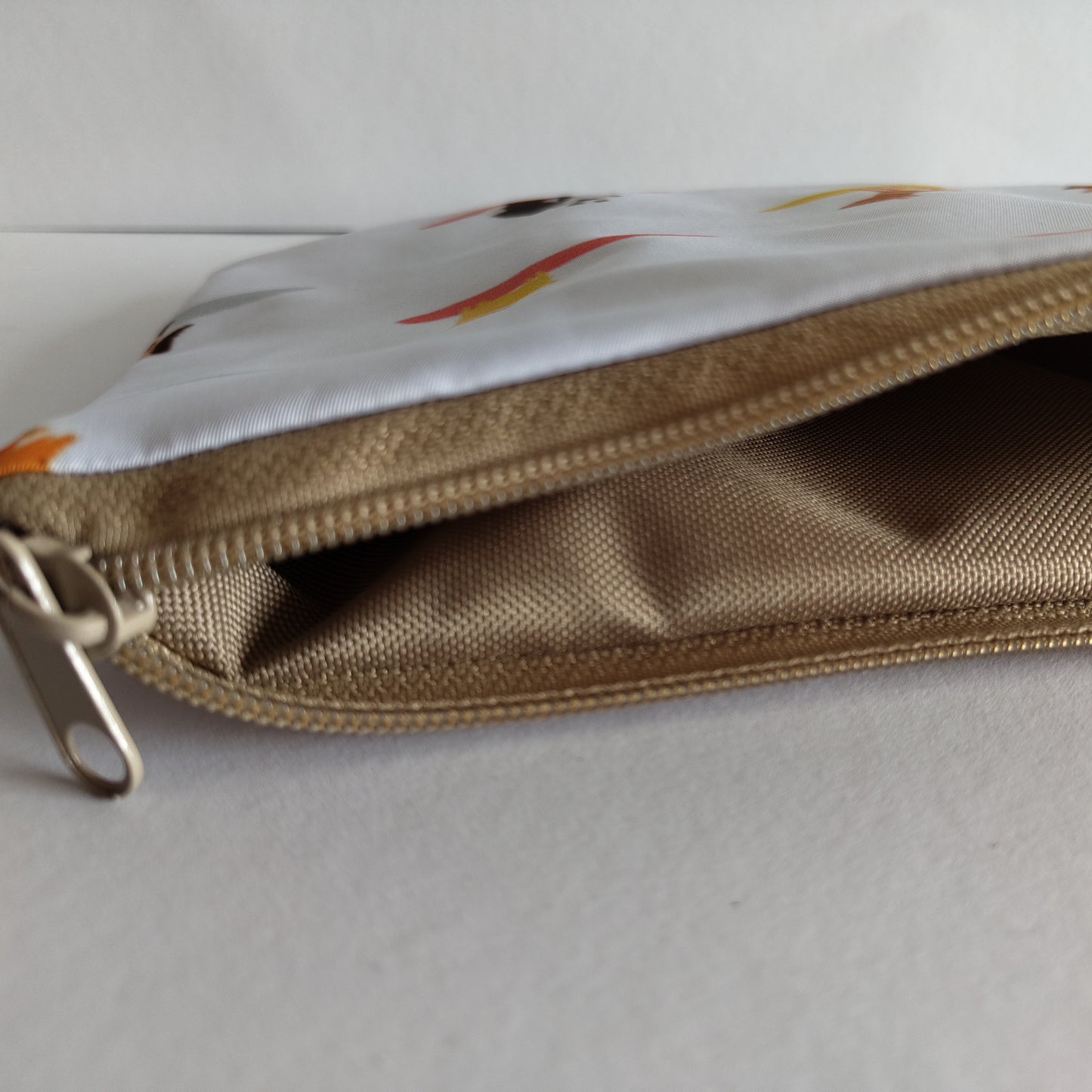 Surfing dog water-repellent pouchThe Rebels Co.Surfing dog water-repellent pouch