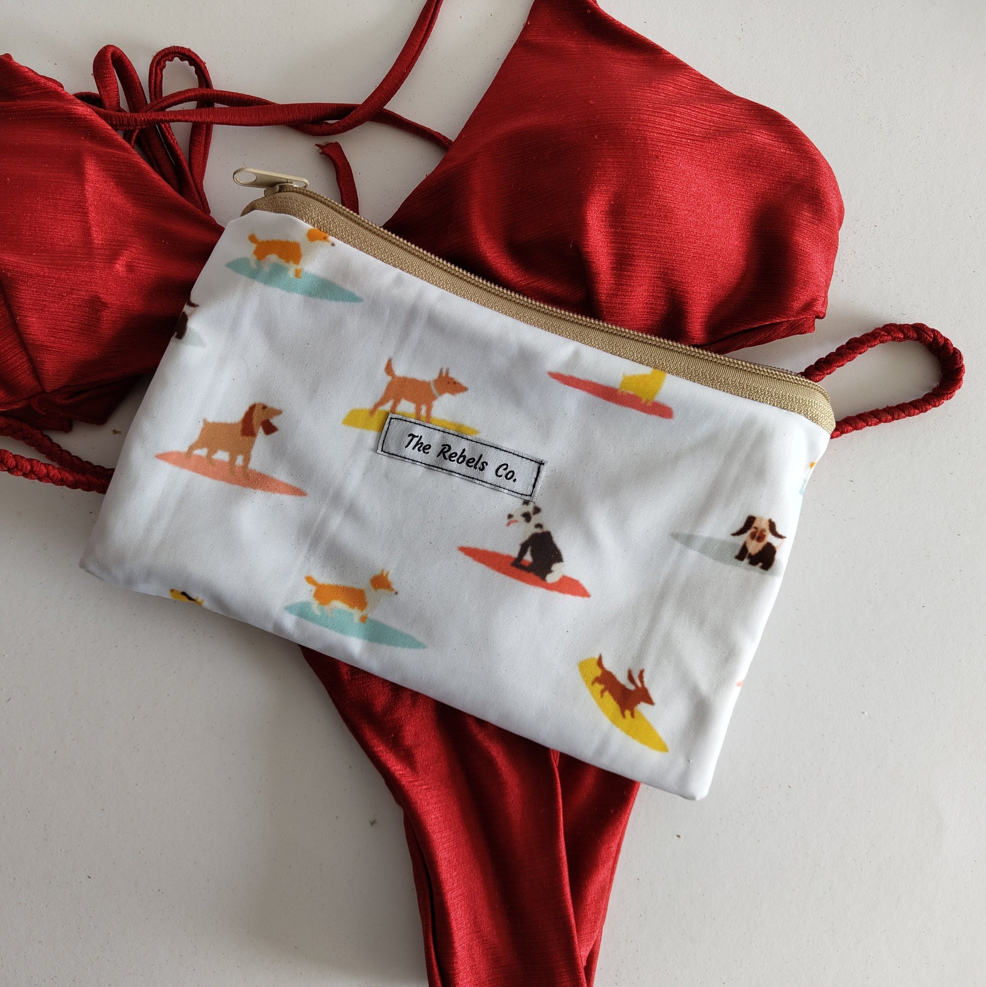 Surfing dog water-repellent pouchThe Rebels Co.Surfing dog water-repellent pouch